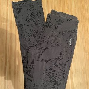 Snake skin pattern leggings